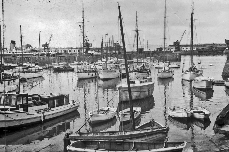 File:TP21EnglishHarbour1956.jpg