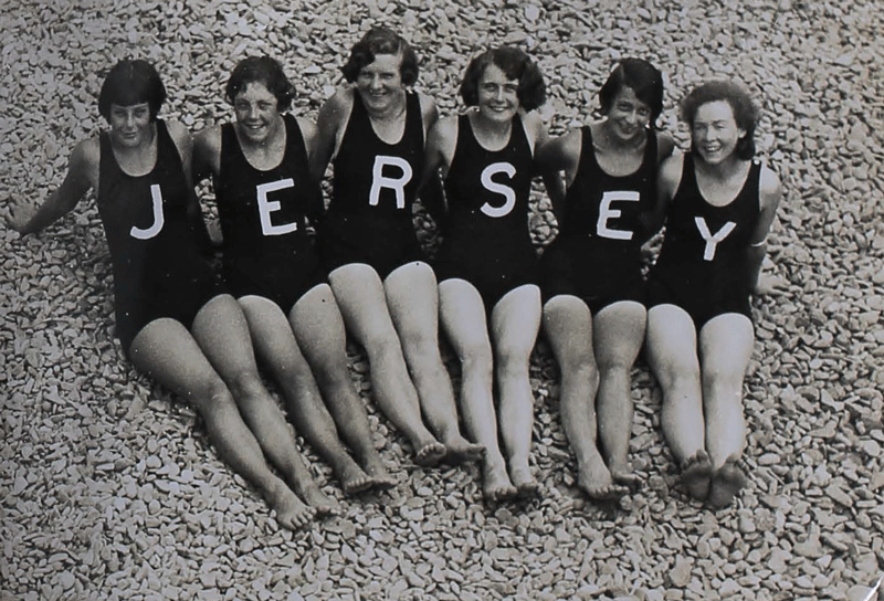File:H25JSCLabeyAlbum1928JerseyBelles.png