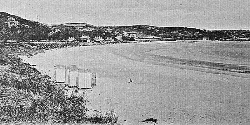 File:EUS19StBreladeBeachHuts1904.jpg