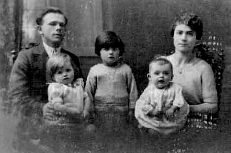 File:RabetFamily1929.jpg