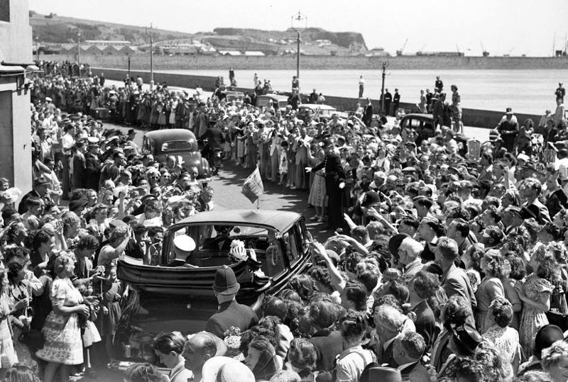 File:EP15RoyalVisit1949.jpg