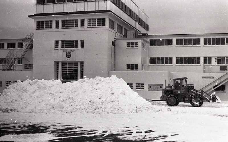 File:J24Snow1979p.png