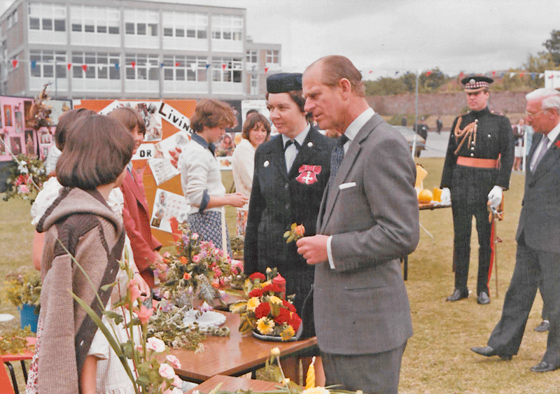 File:QueenVisit1978-11c.png