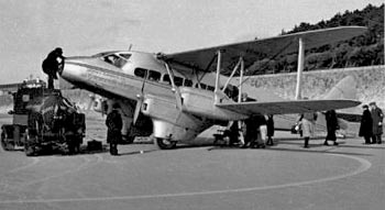 File:DH86 on beach 1936.jpg