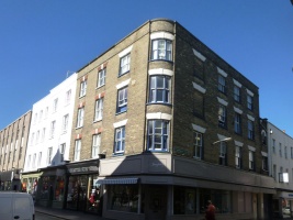 ... if one ignores the angular shopfront of Jersey Pottery; at least they have toned down the colour scheme from the horrible Royal Blue and Orange which the Google car encountered in 2010
