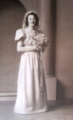 A bride photographed by A Laurens, probably in the 1900s