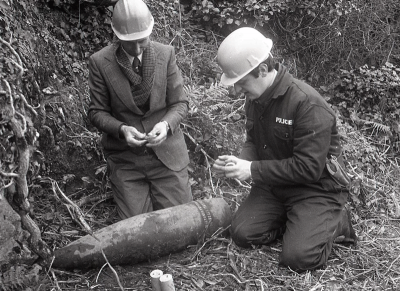 Disarming a German shell found in 1976