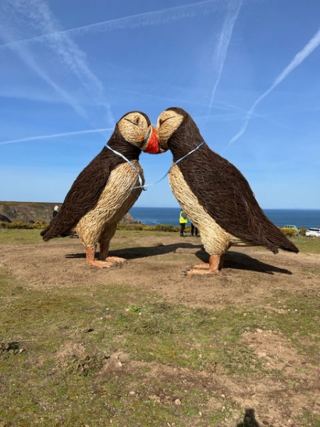 File:W22SculptureNewPlemontPuffins.jpg