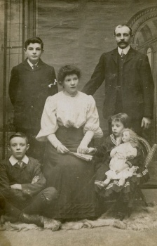 An unidentified Fauvel family