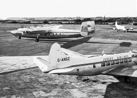 An Ambassador taxies past a Heron in 1959