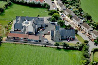 Les Landes School and St George's Church in 2006