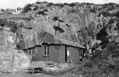An old hut used for daytime accommodation at L'Oeillere