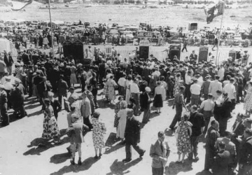 A race meeting at Don Bridge in the 1950s