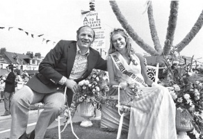 1973 - Shan Ellison with escort Henry Cooper