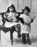 Sisters Jessie Isabel (1913-1983) and Marie (1912-1993) Dorey, daughters of plumber John Dorey (picture in box above) and Mary Hue, nee Le Mottee