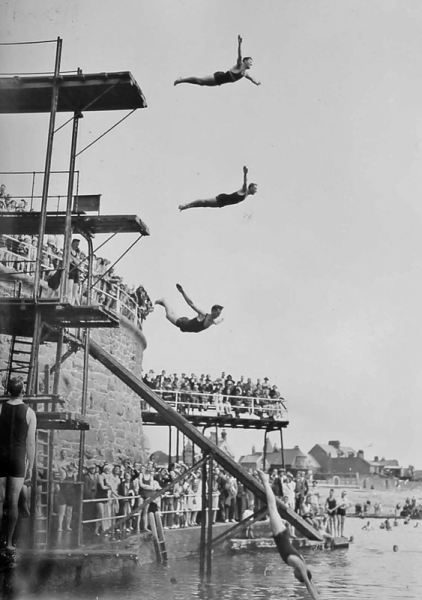 File:H25JSCLabeyAlbum1928MultiDive.png