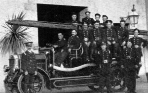 An early fire engine with its crew