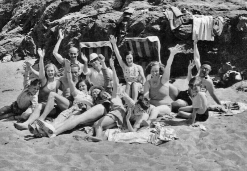 File:E22BeachGroup1938b.jpg