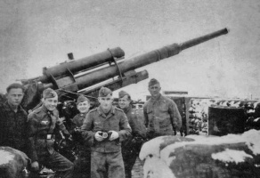 Luftwaffe crew at Mont Rossignol