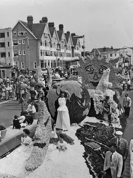 File:FT25TrinityFloat1965.png