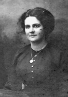 Emily Rachel Le Cornu, born in St Peter in 1885, emigrated with sisters Alice and Ellen to New Zealand in 1912, married Thomas Allport (1884-1963) in 1914