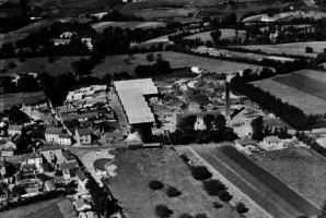Huelin's brickworks photographed by Aerofilms in 1933