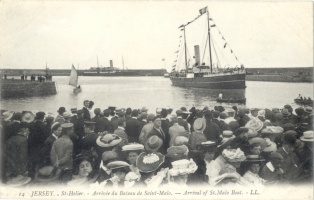 Crowds await the St Malo boat