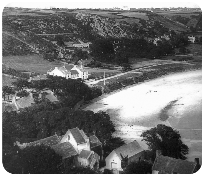 File:FN24StBrelade'sBayLanternSlide.png