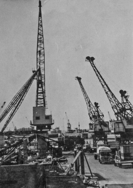 File:FT22HarbourCranes2.jpg