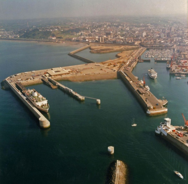 File:H23ElizabethHarbour1990s.jpg