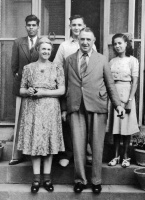 Francis Renouf Barnes (1887-1950), Mary and their children