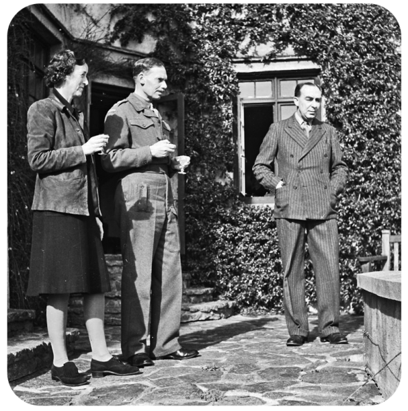 File:W24AlexanderCoutanche&Wife&ColJSTaylor1946.png