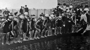 A blindfold race in 1910 - would Health and Safety permit that today?