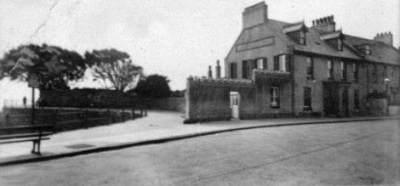 An enlarged view of the picture of the hotel in 1925
