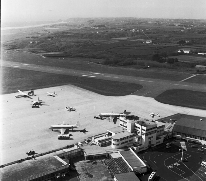 File:EUS19AirportAerial(1970s).jpg