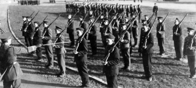 The Principal of Victoria College and commanding officer of the school’s Cadet Corps Mr Arthur Worrall engaged in drilling a platoon of South Staffordshire Regiment recruits on People’s Park in January 1915.