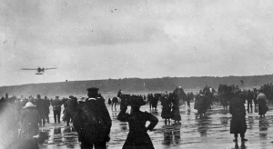 The aircraft approaches the landing area