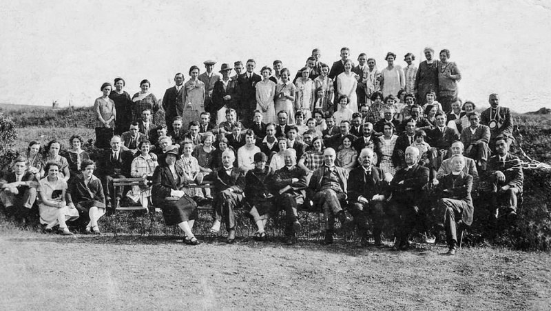 File:F18TelephoneStaffPicnic1926.jpg