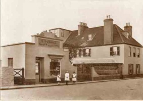 Dunell's shop in 1908