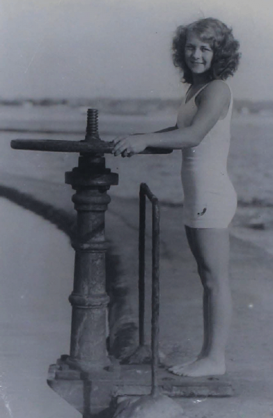 File:H25JSCAlbum1930s71Fashion.png