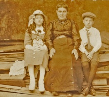 Mary Jane Jandron with Elsie and Philip Edward, in the early 1900s