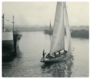 The ocean racing yacht Evaine arrives from New York in 1971