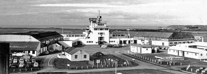 File:AirportForecourt1956.jpg
