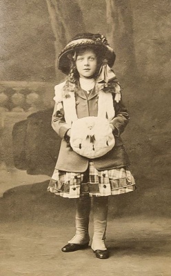 A charming Laurens portrait of a young girl