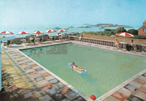 Belle Plage Hotel pool, Green Island