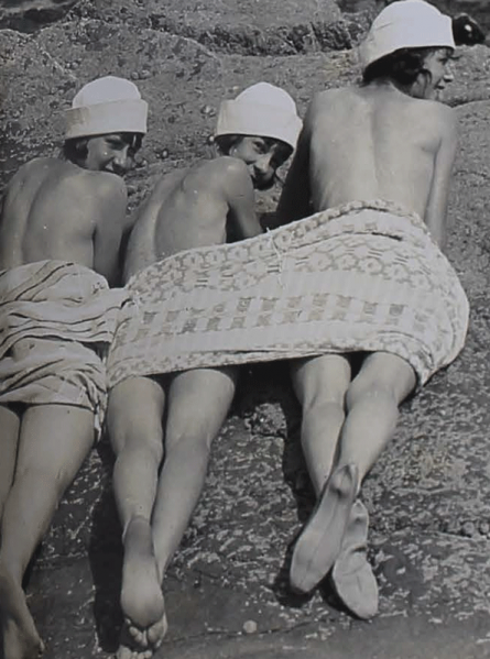 File:H25JSCLabeyAlbum1928Tanning2.png
