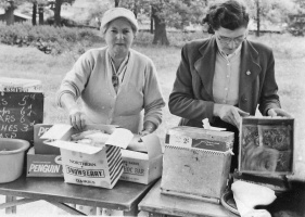 Mabel Jouanny, nee Willie, with her mother Minnie