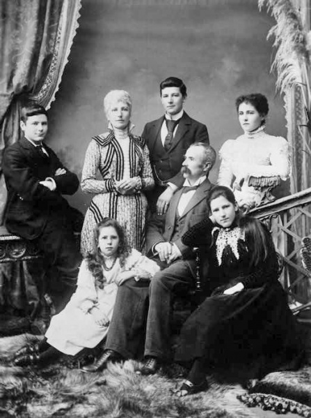 File:An18LeSueurFamily1883.jpg