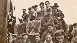 1933 Muratti supporters