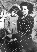 Rowe family at Greve de Lecq in the 1930s